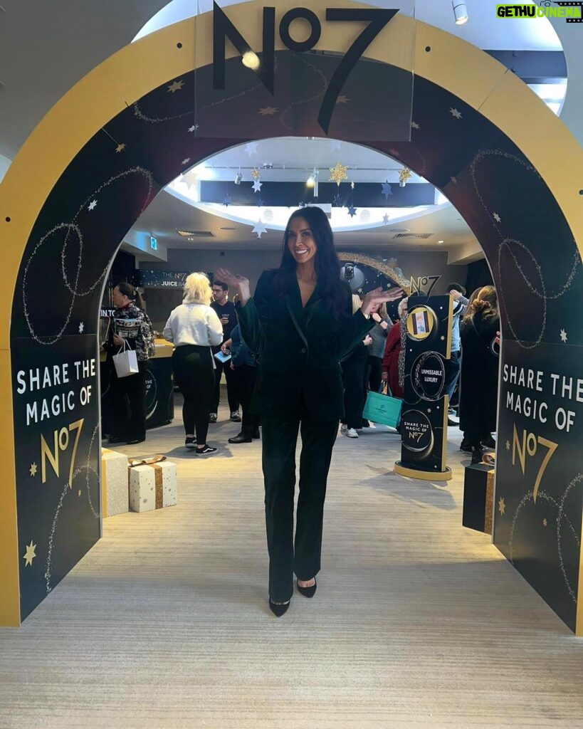 Christine Lampard Instagram - Lovely morning at Woman & Home with @no7, loved meeting you all and showing you my collection 🤍✨ #ad suit from @insidejigsaw 🎄