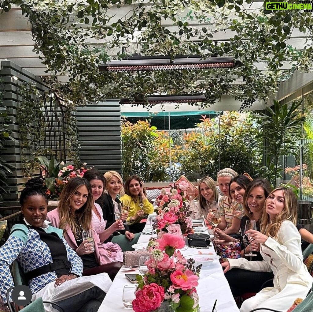 Christine Lampard Instagram - Great wine, great company! Thank you @ellecaring and @drinkladya for the best day 💐🌸🍷