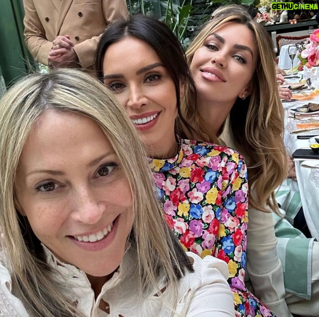 Christine Lampard Instagram - Great wine, great company! Thank you @ellecaring and @drinkladya for the best day 💐🌸🍷