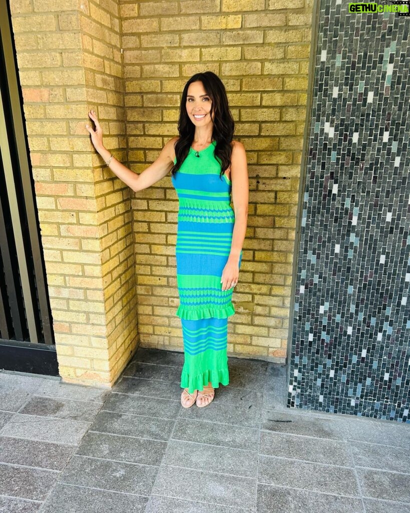 Christine Lampard Instagram - @loosewomen looks courtesy of @mothershoppers 💚💙 dress from @neverfullydressed trouser suit from @nobodyschild 🤗