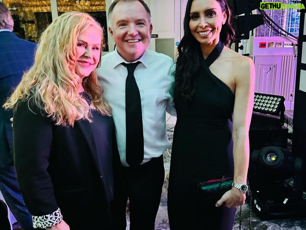 Christine Lampard Instagram - Thank you so much @sundaylifenews for inviting me along to the Spirit of Northern Ireland Awards. A wonderful night celebrating incredible people. Had the chance to catch up with some old friends too 🥰🥰 #sundaylife #spiritofnorthernirelandawards @kellyallen01 @donate4daithi