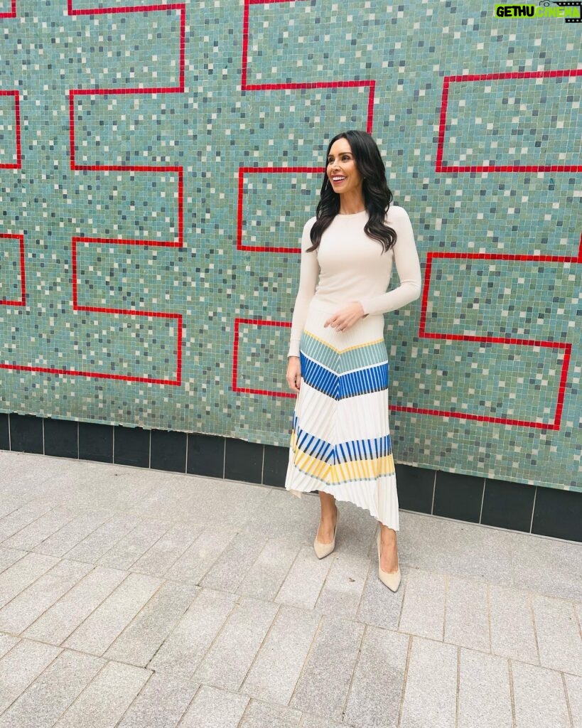 Christine Lampard Instagram - Another Loose day for me! @loosewomen 💙 top from @zara skirt from @insidejigsaw @mothershoppers 🩵