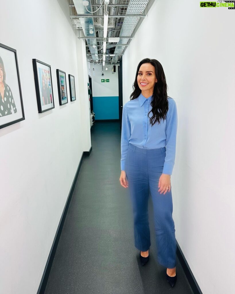 Christine Lampard Instagram - Hello Monday! Lots of post Coronation catch up on today’s @lorraine 👑 Top and trousers from @andotherstories 🩵💙