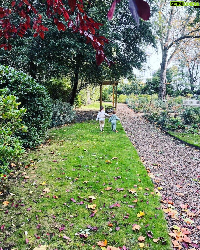 Christine Lampard Instagram - Autumn strolls 🍁 🍂