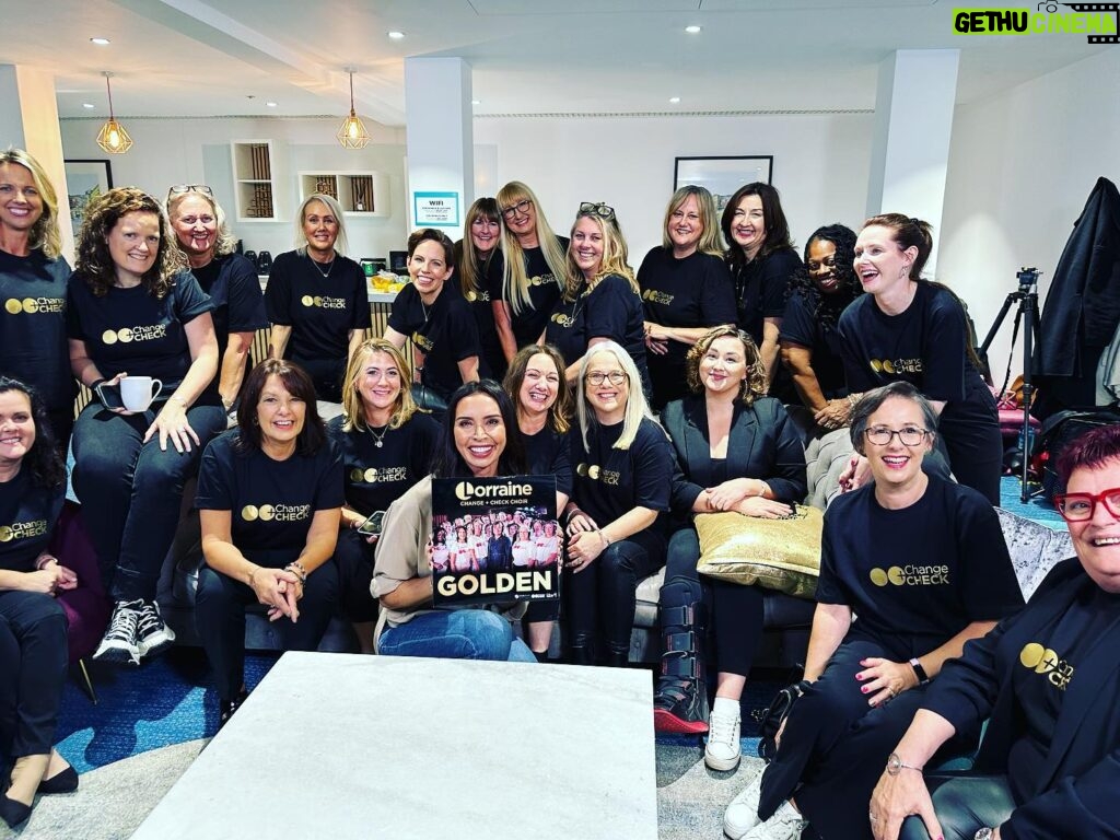 Christine Lampard Instagram - Wishing our beautiful #changeandcheck choir the very best of luck tonight @thelondonpalladium Have a ball ladies 💖💖💖 @lorraine #lorraine #breastcancerawareness @thetittygritty
