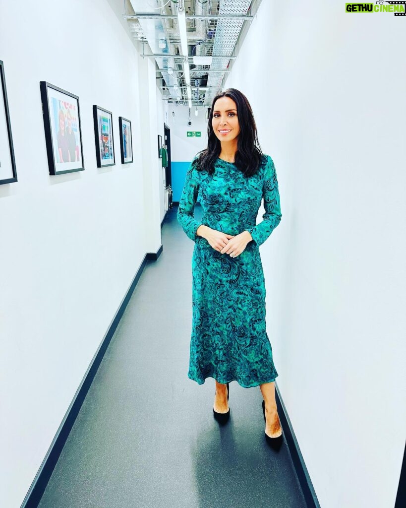 Christine Lampard Instagram - @lorraine look for a Wednesday! Dress from @zara 💚