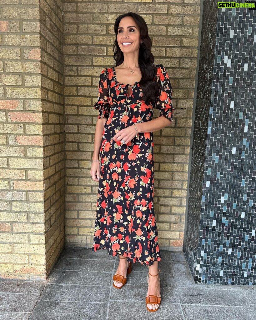 Christine Lampard Instagram - Happy Friday! Back with more @lorraine next Wednesday. Big thanks to @chrisbisson and @bhaskerpatel for coming in to chat the day after poor Rishi is found lifeless at the bottom of the stairs 💔 #emmerdale @emmerdale Dress from @rixo 🌺