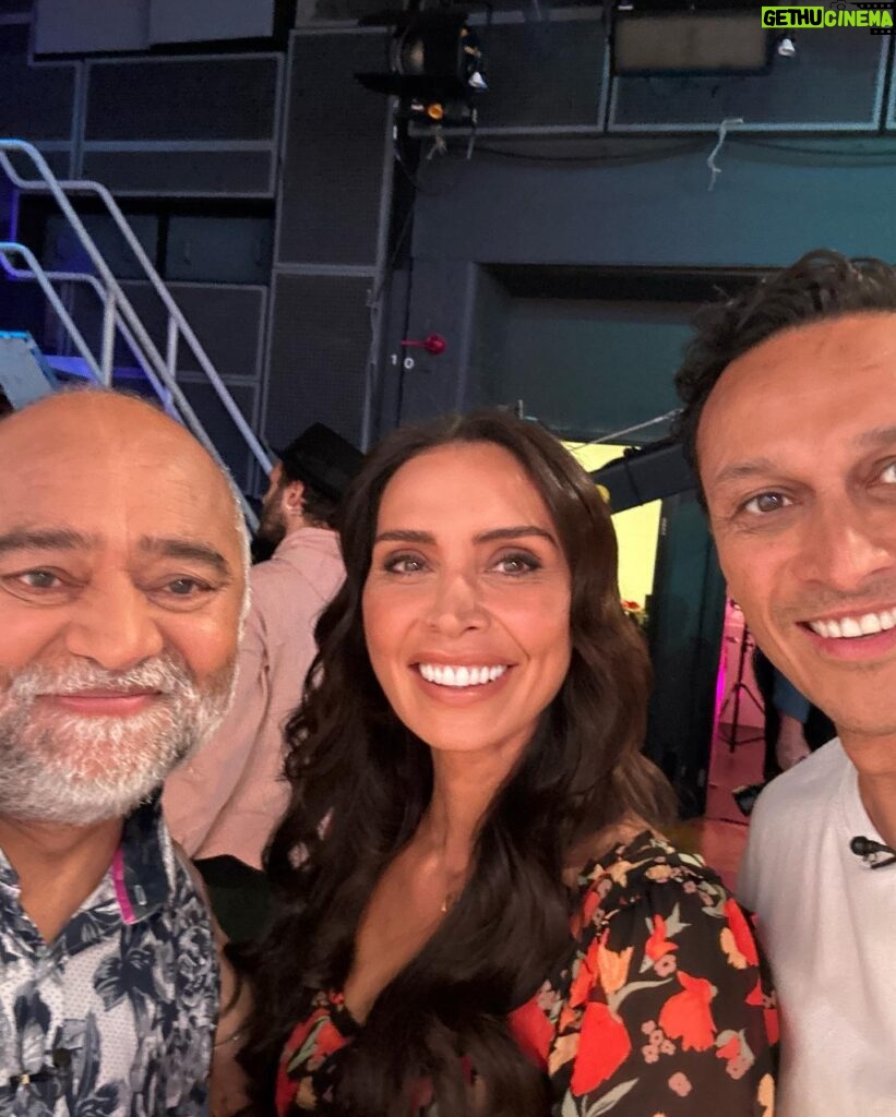Christine Lampard Instagram - Happy Friday! Back with more @lorraine next Wednesday. Big thanks to @chrisbisson and @bhaskerpatel for coming in to chat the day after poor Rishi is found lifeless at the bottom of the stairs 💔 #emmerdale @emmerdale Dress from @rixo 🌺
