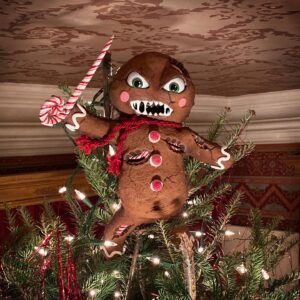 Christine McConnell Instagram - Gingerbread Christmas tree topper!
🍭🎄🍭 
Brand new episode just went up on YouTube ✨