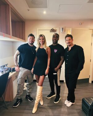 Christine McGuinness Instagram - Biggest HAPPY BIRTHDAY to my bestie @mrduncanjames 
🥳🎂🎉
“People who make things 10x funnier when you’re with them are a blessing”  I am very lucky to call you my friend 🥰 
Cheers to many more adventures, giggles and bad ideas together 😂❤️