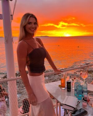 Christine McGuinness Instagram - Chapter 36 🎉🎂🙌
Year 35 you were incredible 🥹❤️
Some of my highlights from last season.. 
I climbed a mountain ⛰️ 
I went on a dream holiday with my mum and my babies 🥰
My dad got better ❤️
I wrote another book 📚 launched my own products in stores all over the uk 🛍️ and brought out my own clothing brand @weare___her 🙌
I made another documentary with @bbc 🥲 
I went ‘on the run’ for @su2cuk with my bestie @mrduncanjames and done a life changing spiritual journey making new friends on Pilgrimage 👯‍♀️
I won a diversity award 🏆 and a Guinness world record! 
And so much more that I can’t share yet 🤐
I have loved 35 👸🏼 
I’m even more exited about this next season 😃
Feeling more comfortable in my own skin, being more myself, and definitely doing more of what I love ❤️