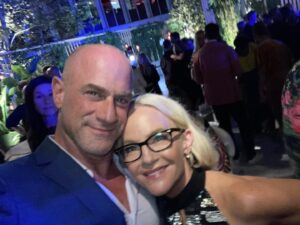 Christopher Meloni Instagram - So this happened last tonight- hanging with ppl I love and admire @rachaelharris @aldis_hodge @therealmariskahargitay @sherman.meloni and Henry Winkler #PreEmmyBash #hobnobbing