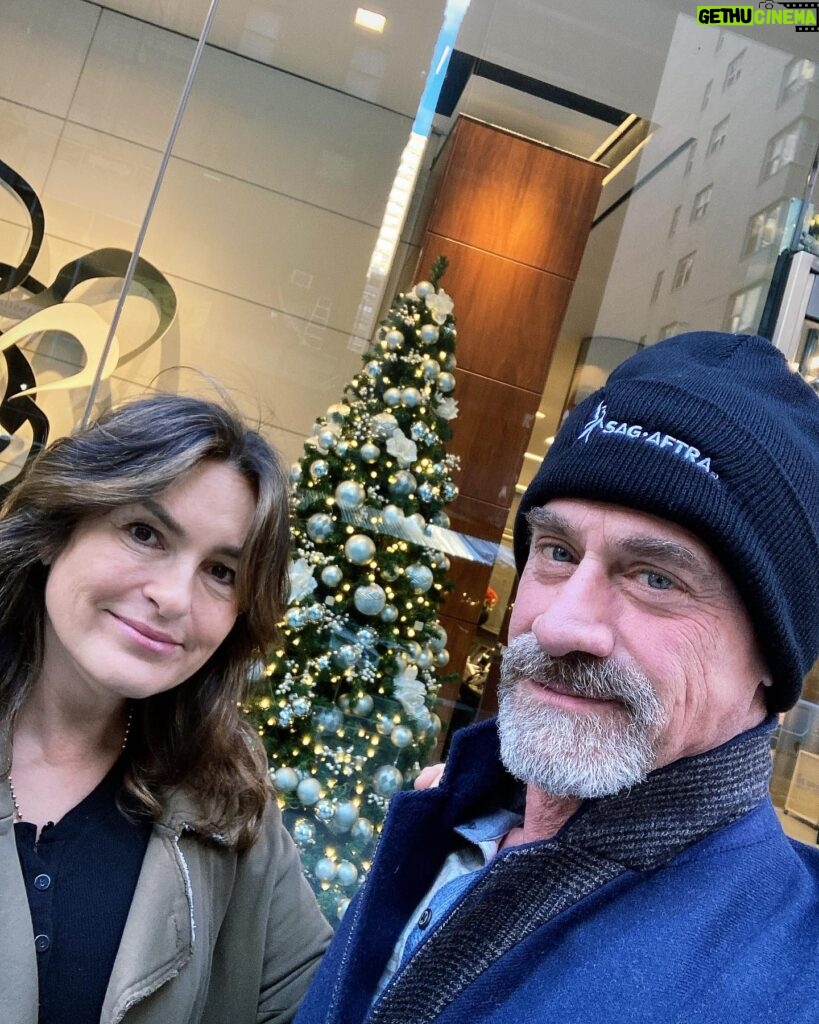 Christopher Meloni Instagram - Well, yesterday started with this one and ended with that one. @therealmariskahargitay @sophiaemeloni #Besties Screening of the BRILLIANT Maestro and then grooving to The 1975