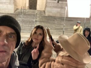 Christopher Meloni Instagram - #Makingduntime on #svu with @therealmariskahargitay and @campanellajuanjose