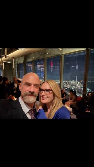 Christopher Meloni Instagram - So this happened last note in celebration of SVU25
Beautiful reunion with friends and colleagues @icet @therealmariskahargitay @marchstephanie @ainsleyseiger 
thank you
@nbc @wolfentertainment