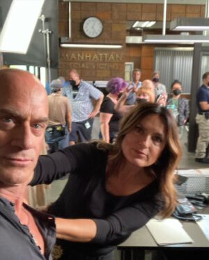 Christopher Meloni Instagram - In the old haunts just
1 filming
2 snuggling
3 hangin with OGs #SVU #OC @therealmariskahargitay @nbc @wolfentertainment