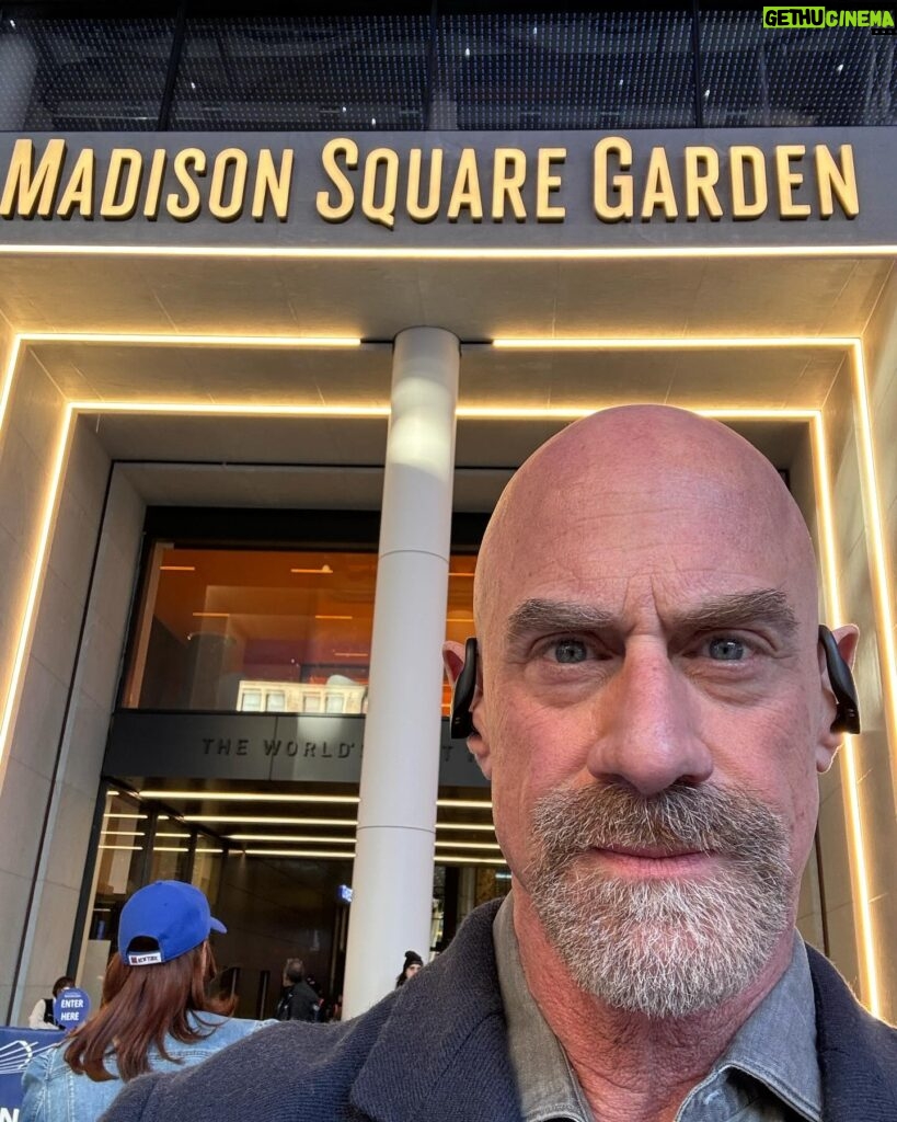 Christopher Meloni Instagram - And just. Like. That. #GoKnicksGo