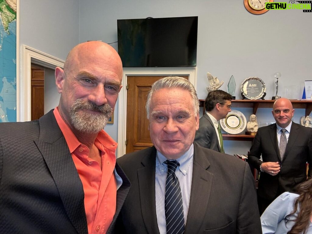 Christopher Meloni Instagram - Went to Capitol Hill to push for #LymeDiseaseAwareness and funding for the #FightAgainstLyme in support of @TheQuietEpidemic and @GlobalLymeAlliance . Appreciated the time and attention that @RepMcGovern @RepJoshG @RepChrisSmith @SenBlumenthal gave to the cause in our meetings yesterday. #PlanOfAction #WeNeedYourHelp