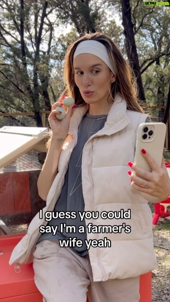 Christy Carlson Romano Instagram - @thechristycarlsonromano is in her farmer-girl era and I love that for her! Get into the farm life every Thursday on #FarmerWantsAWife on @foxtv and next day on @hulu!