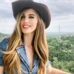 Christy Carlson Romano Instagram – This is TX baby. 🤠

 #texas #beyonce #texasholdem #texan