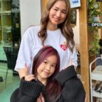 Chutima Teepanat Instagram - แม่ลูกพากันมาบำรุงผมค่า 🤣 @aiya_beauty_cafe #แม่ทำทรีตเมนต์ #ลูกสระผมเติมเม็ดสีจมปูว @carebears.official.th