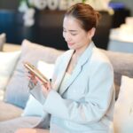 Chutima Teepanat Instagram - @Guerlain เนรมิต Guerlain Apartment สุดหรูครั้งแรกในเมืองไทย เปิดตัวนวัตกรรมฟื้นบำรุง & เพิ่มความสว่างให้โทนสีผิว ด้วยชีววิทยาควอนตัม ผสานคุณค่าของกล้วยไม้ Gold Nobile ณ ห้อง The Bill Kimpton Suite รร. Kimpton Maa-lai .. Orchidée Impériale Gold Nobile Serum & Cream คู่ผลิตภัณฑ์เลอค่า พัฒนาสูตรจากสถาบันวิจัย Orchidarium® วิทยาการ Gold QuantumTM Technology นำความมหัศจรรย์ของโมเลกุลโกลด์โนบิเลมาสกัด เพื่อฟื้นบำรุง ยกกระชับ ยืดอายุเซลล์ผิว พร้อมปรับโทนสีผิวให้ดูสว่างขึ้นกับผลลัพธ์ที่ชัดเจนรู้สึกได้ถึงการเปลี่ยนแปลง .. 📍สัมผัสความหรูหราได้ที่ เคาน์เตอร์ Guerlain พารากอน ชิดลม ลาดพร้าว & เอ็มโพเรียม .. #Guerlainthailand #Guerlainapartment #OrchideeImperialegoldnobile Outfit : @sarin.official Hair : @aiya_beauty_cafe Make-up : แต่งหน้าเองค๊าบ - @aiya_beauty_cafe กรีด eyeliner ให้🤣