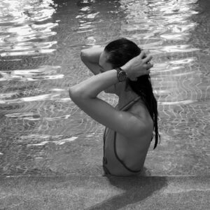 Chutimon Chuengcharoensukying Instagram - 🌞🥵🏊🏻‍♀️
#J12 #CHANELWatches