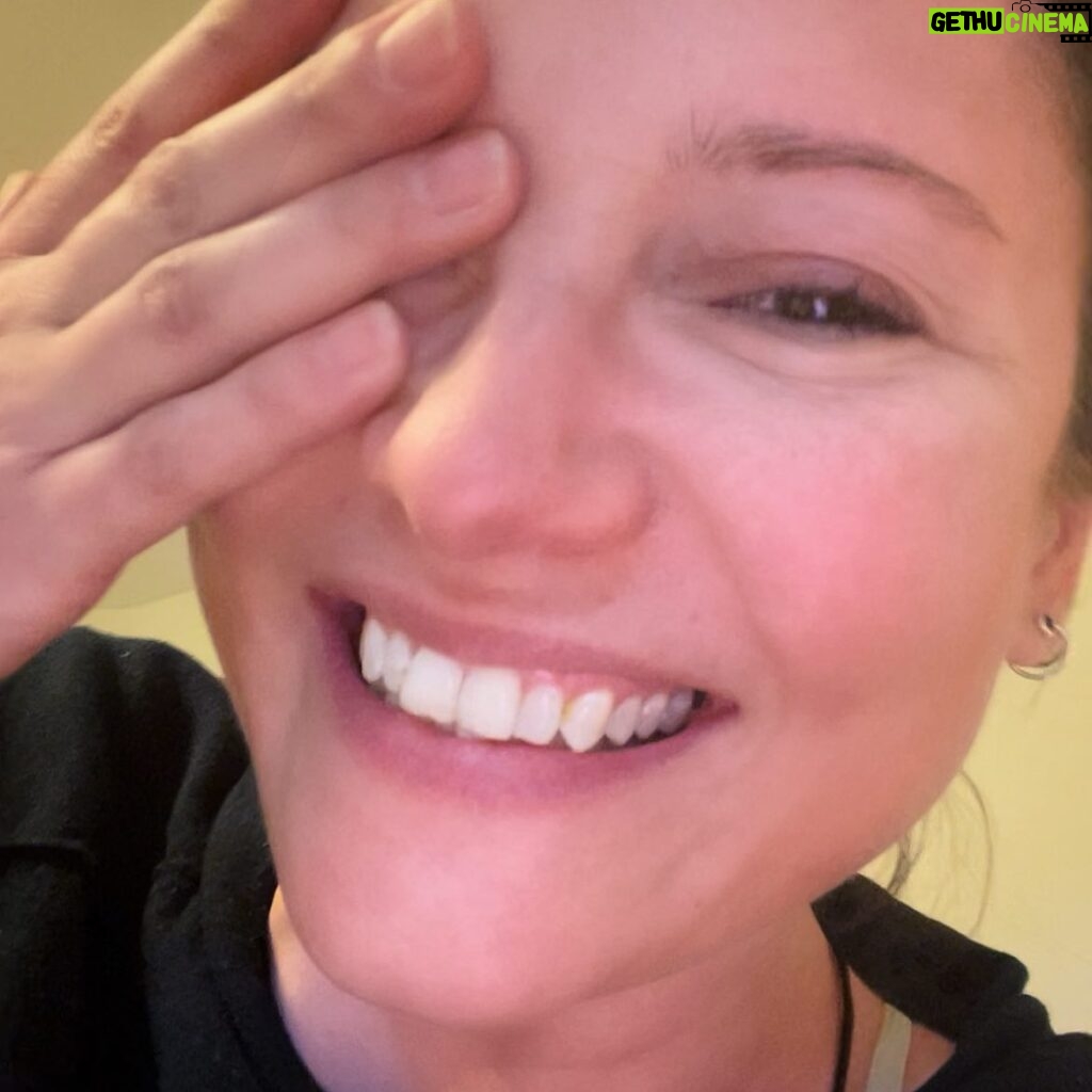 Chyler Leigh Instagram - I had one of those guttural laughs with a good friend today. Like one of those ones that lasts way longer than it should and nearly turns into a sob. I didn’t even know how much I needed that ❤️ PSA announcement…Laughter truly is medicine