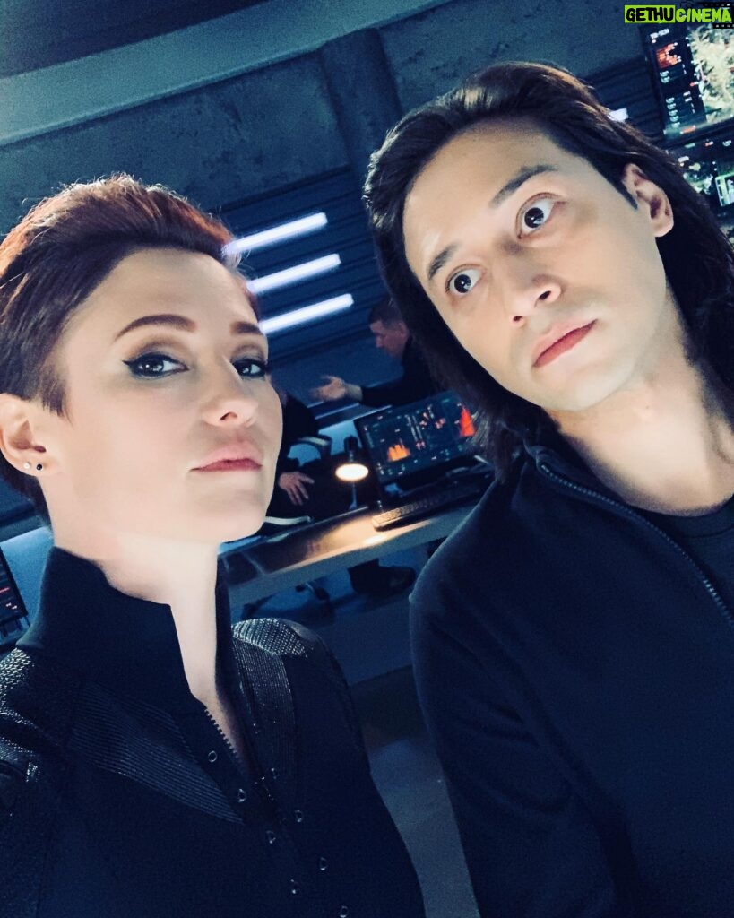 Chyler Leigh Instagram - This guy ... 🤦🏻‍♀️🤖 Thanks for being equally weird @jesse_rath #superweirdos