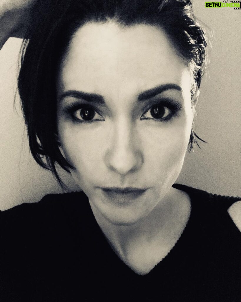 Chyler Leigh Instagram - #TIMESUP Because no one has the right to treat or touch you as if they don’t fear your voice #MeToo #RiseUpSpeakUp #WhyWeWearBlack