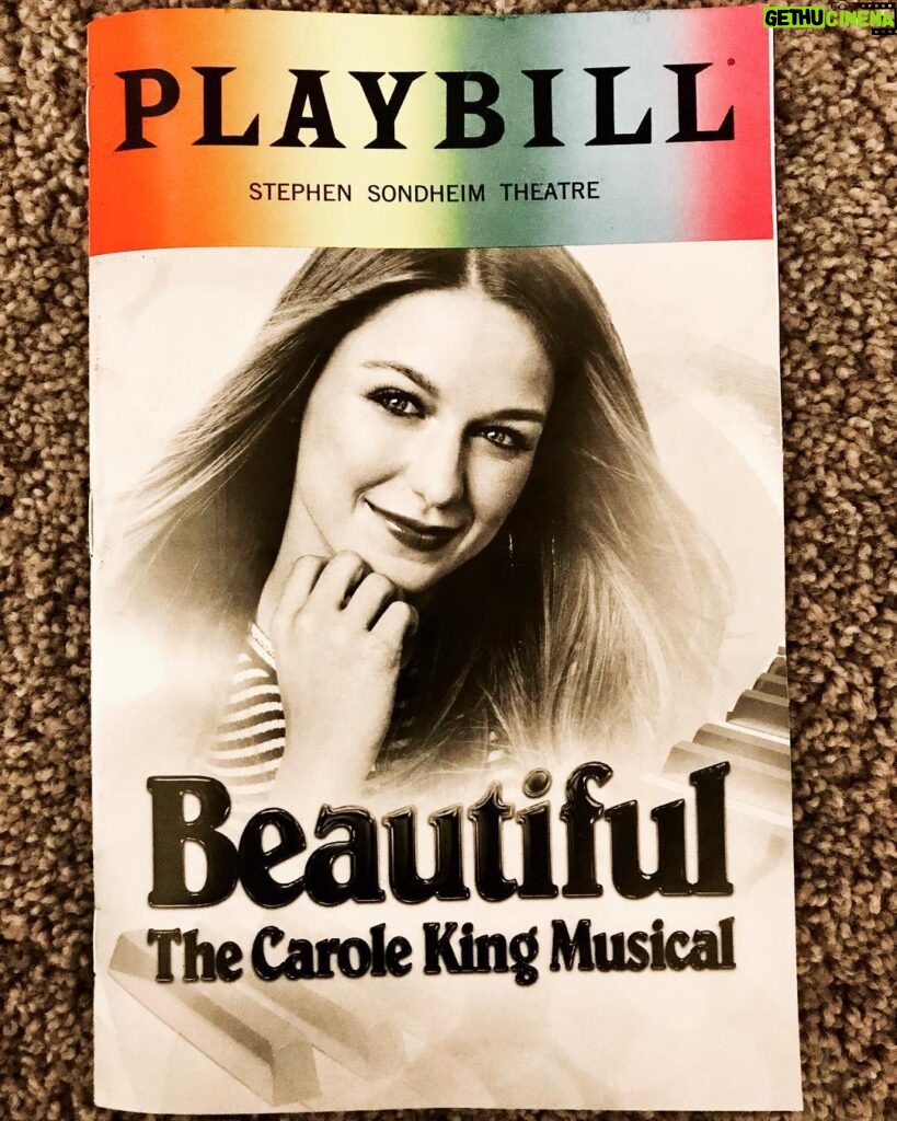 Chyler Leigh Instagram - My Friends, if you haven’t seen @melissabenoist in this FANTASTIC play @beautifulonbway than PROCEED IMMEDIATELY to the Stephen Sondheim Theater in #NYC and do so!! My family and I saw her 2 weeks ago and I cried the entire time. But not because it’s sad! Because I’m SO frickin’ proud of my Lil Sis and she’s utterly breathtaking on that stage. Please go and see for yourself! I love you Sis. See you soon ❤️