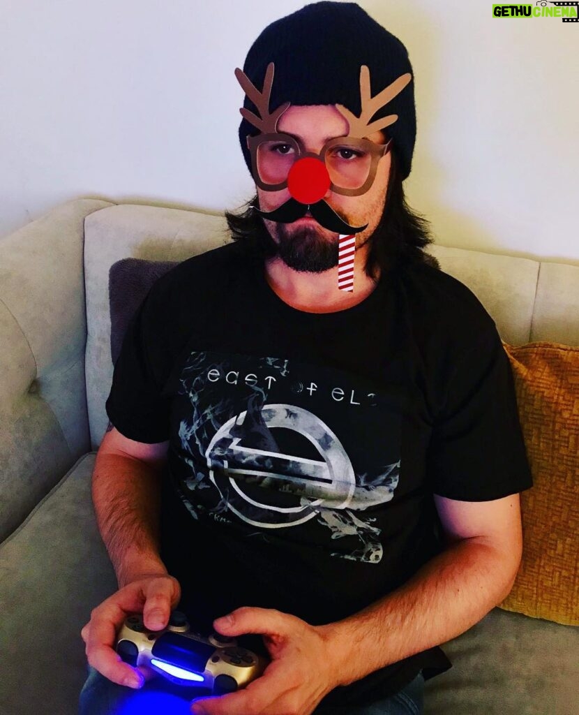 Chyler Leigh Instagram - Happy New Year, Friends! My gift to you... it’s kind of a #payitforward moment. I came into the room and found @eastofeli like this as he was gearing up for yet another #nba2k18 victory. It blessed me, Friends. It also reinstated the fact that I married the biggest dork on the planet. And I love him even more now. I pass this on to you to cherish as much as I do. The gift that keeps on giving.