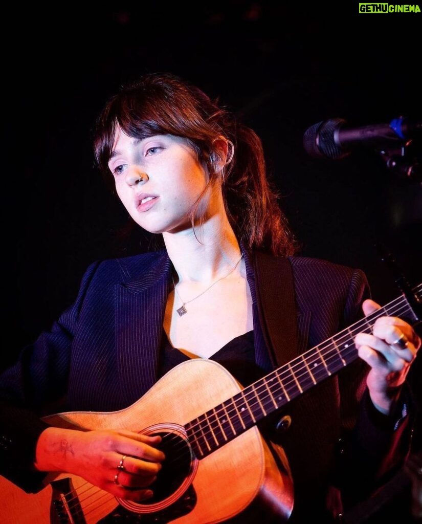 Clairo Instagram - chicago 🧜‍♀️ @joshuamellin