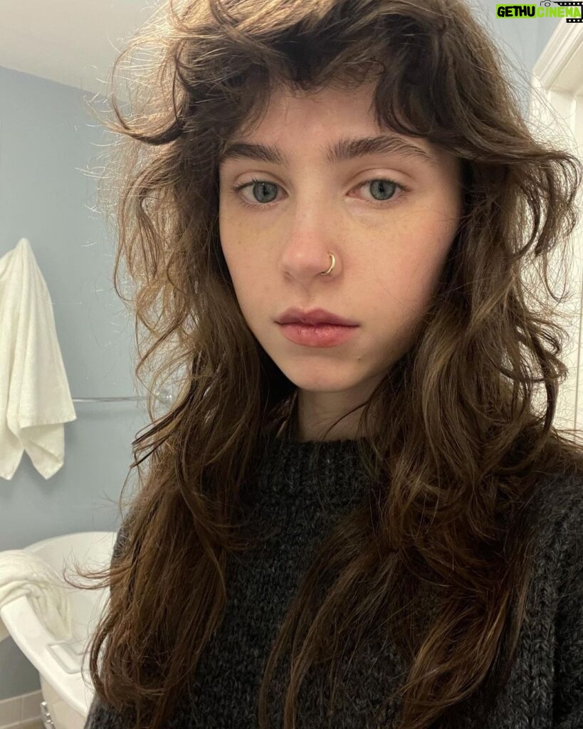 Clairo Instagram - 🤓