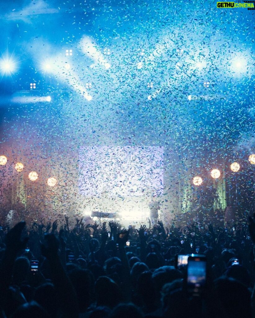 Clairo Instagram - i will miss the sling tour forever. ❤️‍🔥