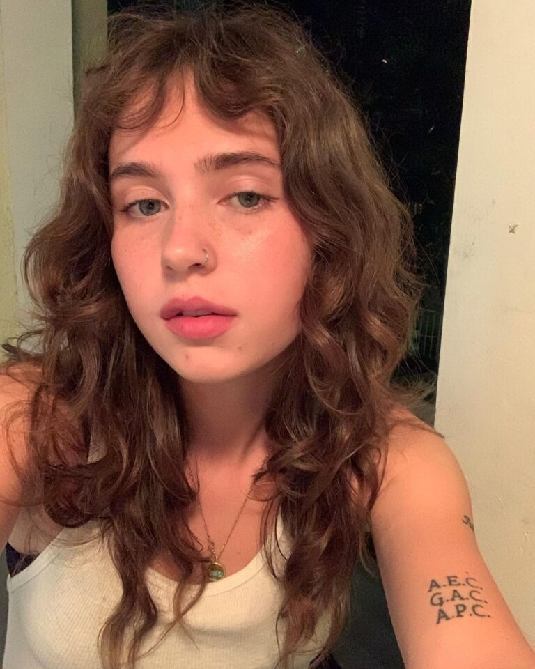 Clairo Instagram - 🦔🦔🦔🦔🦔🦔