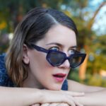 Clara Alonso Instagram - Azul. Y Septiembre. Ya septiembre. Cuando menos queremos, el tiempo pasa volando, como las horas. La mañana no pasa, y de repente son las 18.50. ¿Cómo es tan relativo el tiempo? ¿Es una sensación? pero siendo algo tan exacto, ¿cómo puede variar tanto bajo nuestra mirada?