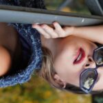 Clara Alonso Instagram - Azul. Y Septiembre. Ya septiembre. Cuando menos queremos, el tiempo pasa volando, como las horas. La mañana no pasa, y de repente son las 18.50. ¿Cómo es tan relativo el tiempo? ¿Es una sensación? pero siendo algo tan exacto, ¿cómo puede variar tanto bajo nuestra mirada?