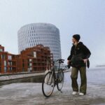 Clara Alonso Instagram - Mi primera vez en Copenhagen, Dinamarca. Estoy encanta con su arquitectura, con el diseño, con la filosofía de vida de los daneses y gente que vive acá. La próxima vendré en verano, para conocer su otra cara. Es verdad que el clima puede ser hostil, pero que ciudad encantadora♡. ¿Algunx conoce? ¿Quieren compartir sus spots favoritos?
