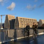 Clara Alonso Instagram - Mi primera vez en Copenhagen, Dinamarca. Estoy encanta con su arquitectura, con el diseño, con la filosofía de vida de los daneses y gente que vive acá. La próxima vendré en verano, para conocer su otra cara. Es verdad que el clima puede ser hostil, pero que ciudad encantadora♡. ¿Algunx conoce? ¿Quieren compartir sus spots favoritos?