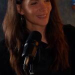 Clara Lago Instagram - Cuidado con hacer scroll y que de repente te aparezca la vejez Julia Roberts. Pero ojo! Que también podemos aparecer nosotras y encima hacerte gracia😏 @maria_hervas_ bienvenida a #melonimposible. Te queremos (Elena más) Mañana nuevo melón 🍈 💣 Besito en la frente 😘
