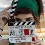 Clara Lago Instagram - Ayer fue el 10º aniversario del estreno de #8apellidosvascos … siento que ha pasado una eternidad, casi otra vida. Diez años dan para mucho, y quién nos iba a decir a tod@s l@s que formamos parte de aquel proyecto que íbamos a hacer historia de nuestro cine y que nos iba a cambiar la vida a tantos niveles. Gracias, una vez más, a @diego_san_jose y #borjacobeaga por escribir semejante joya, a @lazonacine @mediasetcom y #emiliomartínezlázaro por confiar en mí para interpretar a Amaia, al equipo técnico y a mis tres compañeros de reparto @danirovira #karraelejalde y #carmenmachi por enseñarme tanto y regalarme el rodaje más divertido de mi vida y, por último, a todas las personas que en su día llenaron de risas las salas de cine, y que aún hoy siguen disfrutando de la película, ya que fueron las que realmente consiguieron ese éxito increíble del que tanto nos han preguntado a nosotr@s y para el cual nunca hemos tenido respuesta. Así pues, y una vez más, GRACIAS, GRACIAS, GRACIAS.