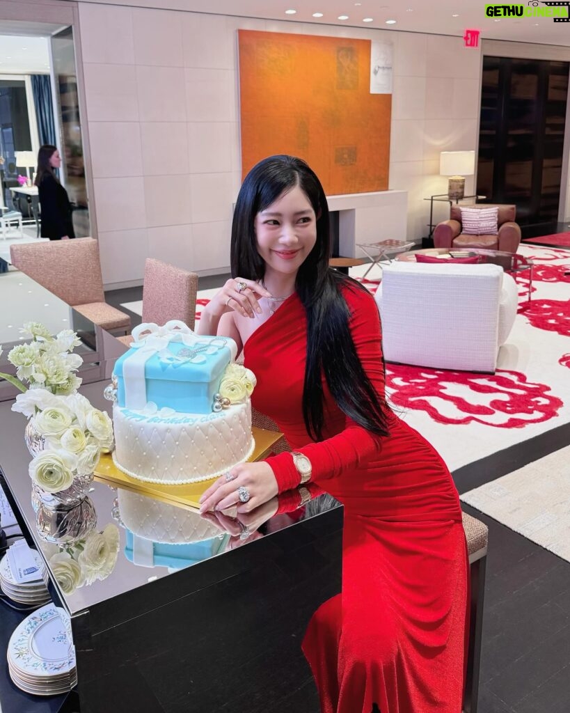 Clara Lee Instagram - Birthday at Tiffany’s 🎂💎🦋 #tiffanyandco @tiffanyandco