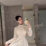 Clara Lee Instagram - What's your pick?🖤🤍 #blackandwhite #dress #chanel