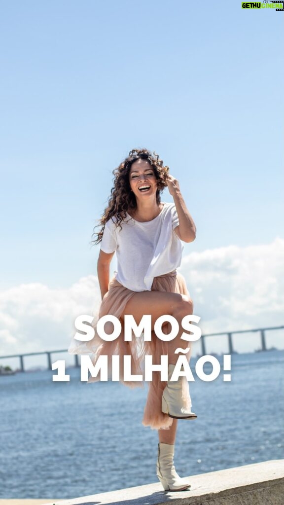 Claudia Ohana Instagram - Ontem, no dia do fã, chegamos a 1 MILHÃO de seguidores e vocês fazem parte dessa história: são os grandes responsáveis por essa comunidade linda que estamos construindo. Muito obrigada pelo carinho de todos vocês que acompanham diariamente os meus momentos, pensamentos e trabalhos por aqui. Feliz em ter cada um de vocês comigo nessa troca tão rica. Seguimos juntos! ♥️😉 📹: @jose.editor.video