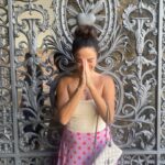 Claudia Ohana Instagram - Que a alegria da Páscoa traga renovação e esperança para todos nós. Feliz Páscoa! 🐰✨