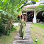 Claudia Ohana Instagram - Fechando hoje as experiências memoráveis que tive durante esses 3 dias no hotel @santateresamgallery. Yoga, sound healing e meditação, almoço sensorial, massagem relaxante e muita troca dentro da minha própria cidade. 🙏 Obrigada pela incrível experiência e recepção @santateresamgallery.✨