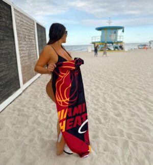 Claudia Romani Instagram - Gooooo 305!!!! So proud … 🥰🥰🥰 Low odds … Who???? We are in the finals!!!!!! Go Heat!!!!! @miamiheat ❤️❤️❤️