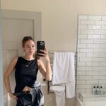 Claudia Sulewski Instagram – hobbiting in hobbiton🍄