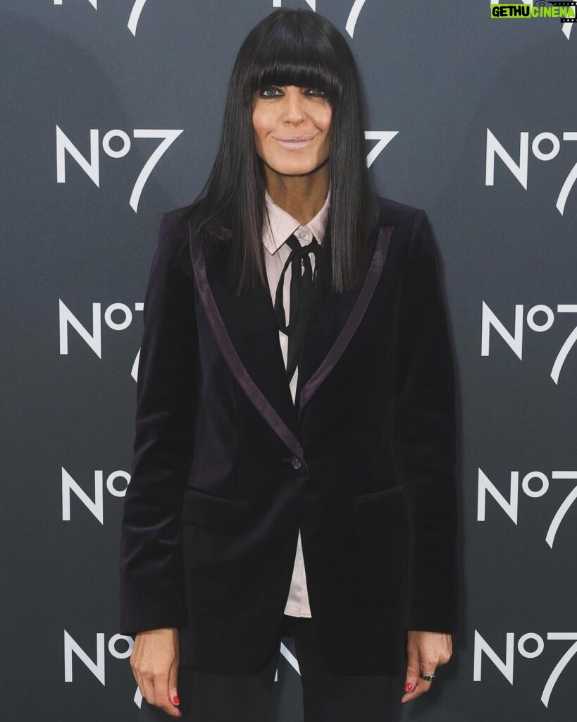 Claudia Winkleman Instagram - #ad Back working with the lovely @no7uk for the launch of the Future Renew UV Defence Shield SPF 50. I previously worked with No7 for the launch of their Pro Derm Scan and it told me my face was as arid as a desert. It was genuinely crispy. I go to sleep in my makeup on and shouldn’t, so a range that promises to reverse visible signs of skin damage and beauty regrets is excellent. Launches today in Boots and online. ❤️